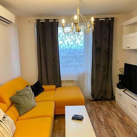 סופיה Stylish Magenta Apartment - Terrace & Free Parking מראה חיצוני תמונה