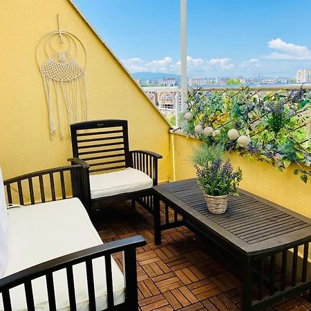 סופיה Stylish Magenta Apartment - Terrace & Free Parking מראה חיצוני תמונה