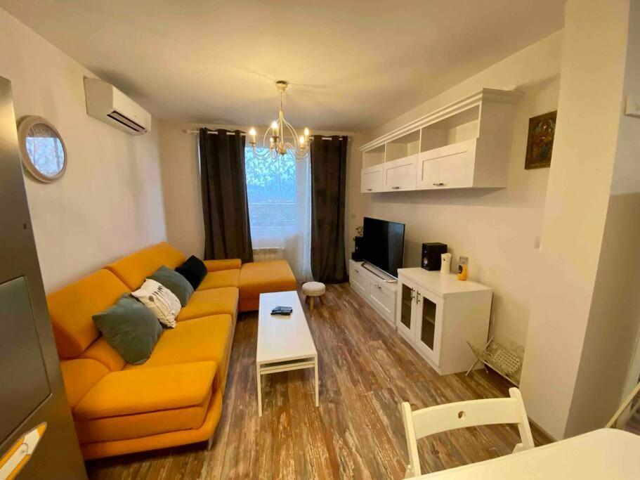 סופיה Stylish Magenta Apartment - Terrace & Free Parking מראה חיצוני תמונה