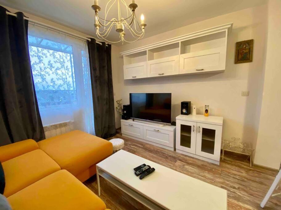 סופיה Stylish Magenta Apartment - Terrace & Free Parking מראה חיצוני תמונה