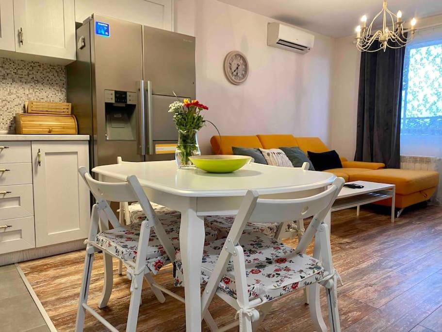 סופיה Stylish Magenta Apartment - Terrace & Free Parking מראה חיצוני תמונה