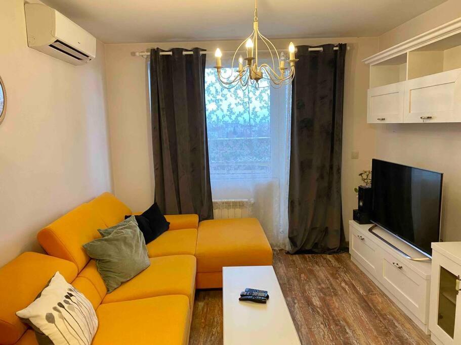 סופיה Stylish Magenta Apartment - Terrace & Free Parking מראה חיצוני תמונה