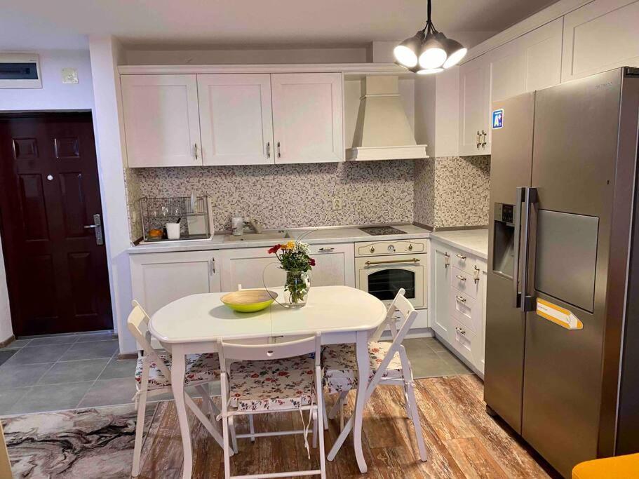 סופיה Stylish Magenta Apartment - Terrace & Free Parking מראה חיצוני תמונה