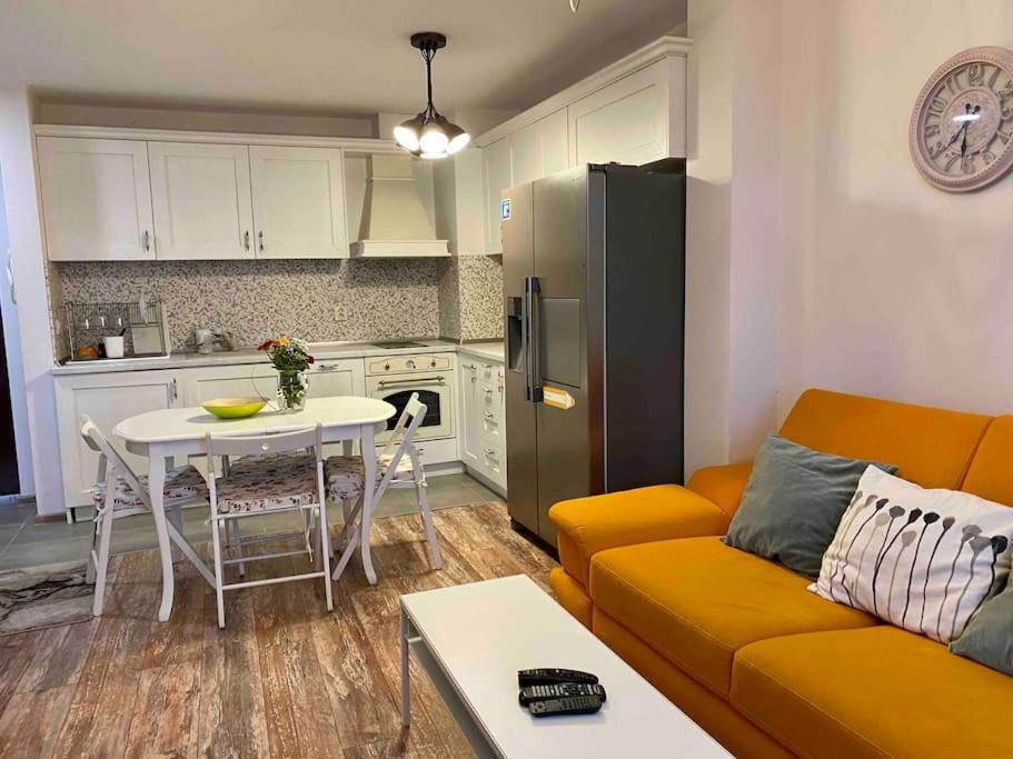 סופיה Stylish Magenta Apartment - Terrace & Free Parking מראה חיצוני תמונה